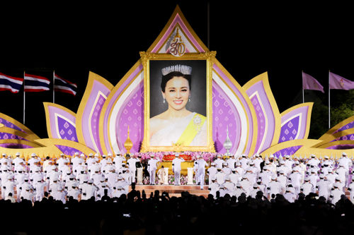 พิธีถวายเครื่องราชสักการะ วางพานพุ่ม และพิธีจุดเทียนถวายพระพรชัยมงคล สมเด็จพระนางเจ้าฯ พระบรมราชินี เนื่องในโอกาสพระราชพิธีมหามงคลเฉลิมพระชนมพรรษา 4 รอบ 3 มิถุนายน 2569