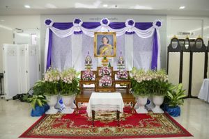 ลงนามถวายพระพร สมเด็จพระกนิษฐาธิราชเจ้า กรมสมเด็จพระเทพรัตนราชสุดา ฯ สยามบรมราชกุมารี และ พระเจ้าวรวงศ์เธอ ฯ กรมหมื่นสุทธนารีนาถ