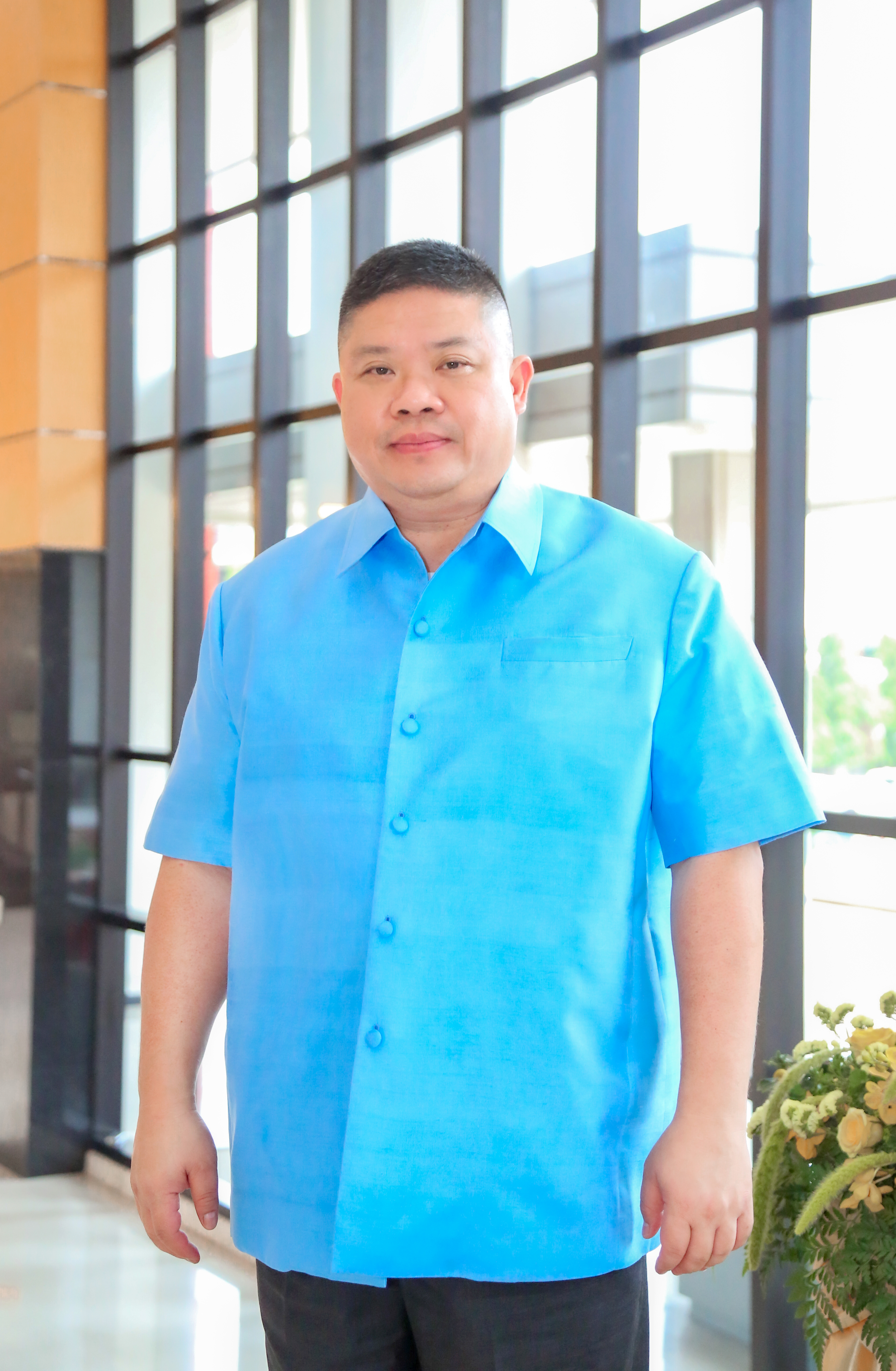 นายไตรัตน์-รักษาการแทน-เลขาธิการ-กสทช-เสื้อผ้าไทย.jpg
