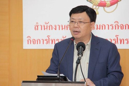 กทค. เลื่อนวันประมูลคลื่น 900 MHz เร็วขึ้น กำหนดประมูล 12 พ.ย.58 นี้ พร้อมรับรอง 4 บริษัทผ่านคุณสมบัติและมีสิทธิเข้าร่วมประมูลคลื่น 1800 MHz